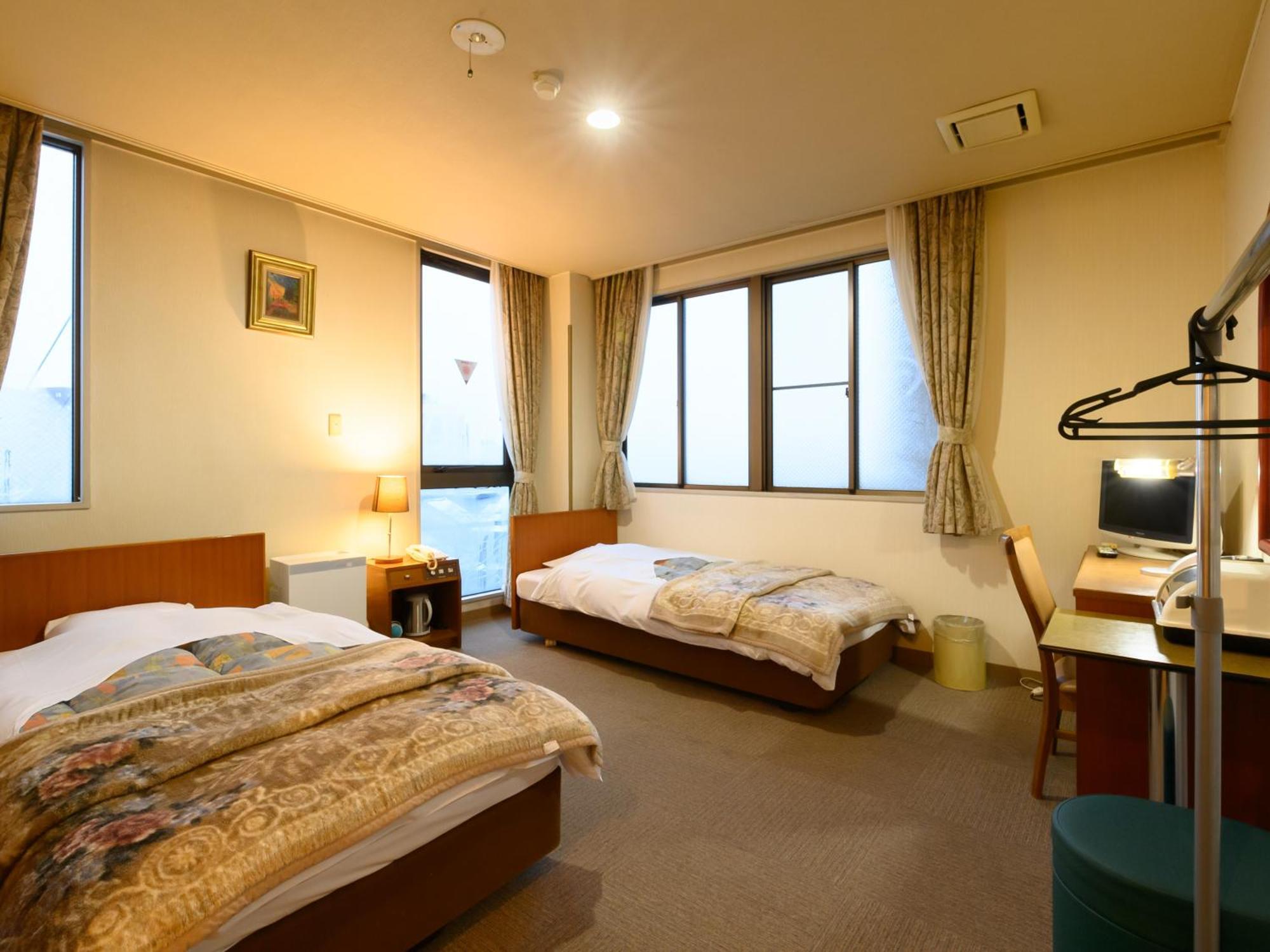 Tabist Business Ryokan Hotel Yukimiso Toyama Station Exterior foto